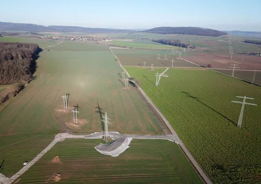 Des lignes très haute tension pour de longues distances